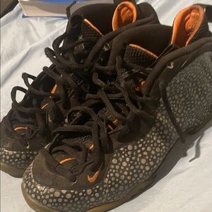 Nike polkadot foamposits